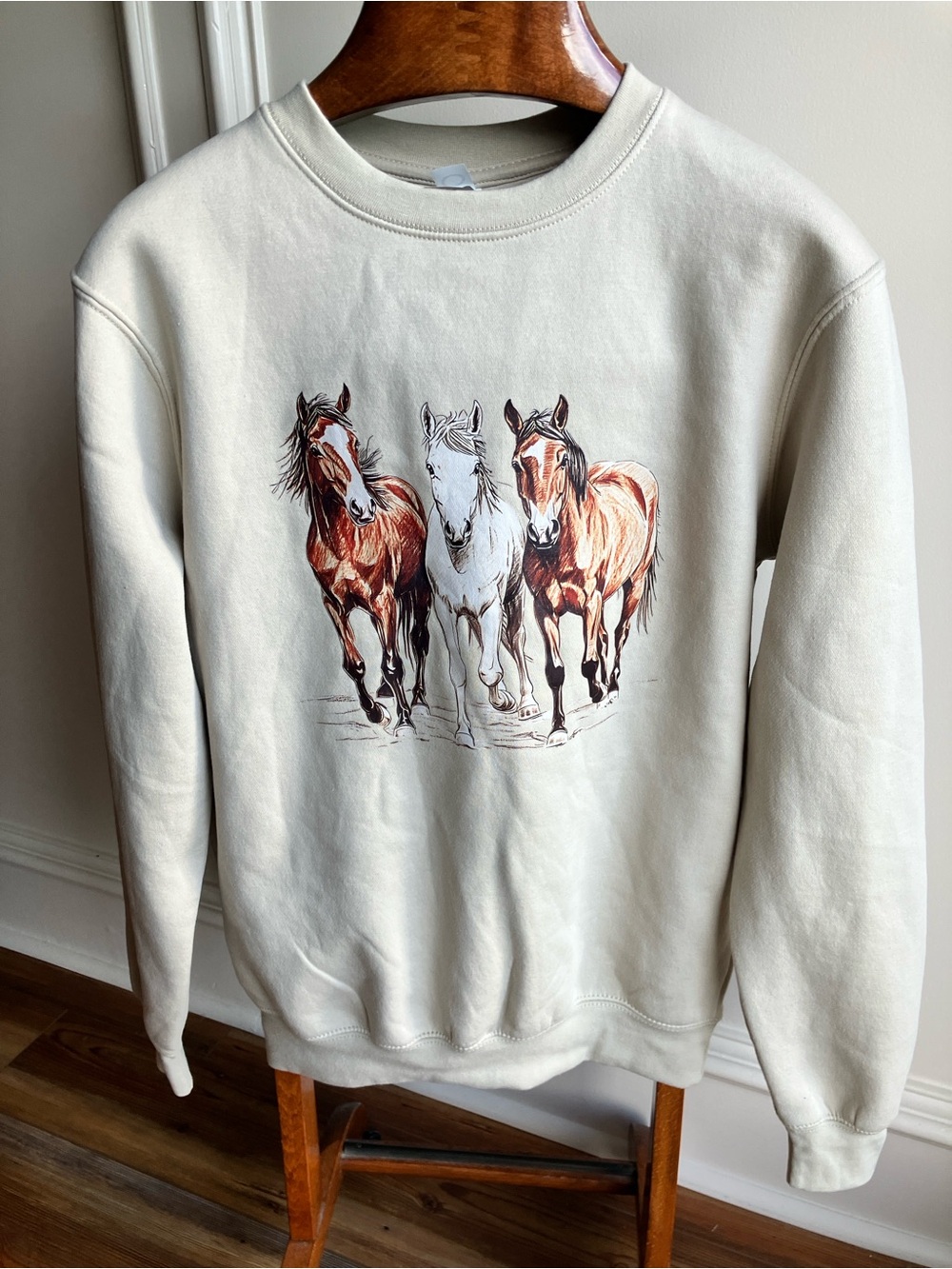 Circle Clothing Running Horses Graphic Sweatshirt Western Cowgirl Cream ⭐